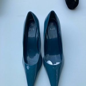 Size 9 teal blue patent leather shoe